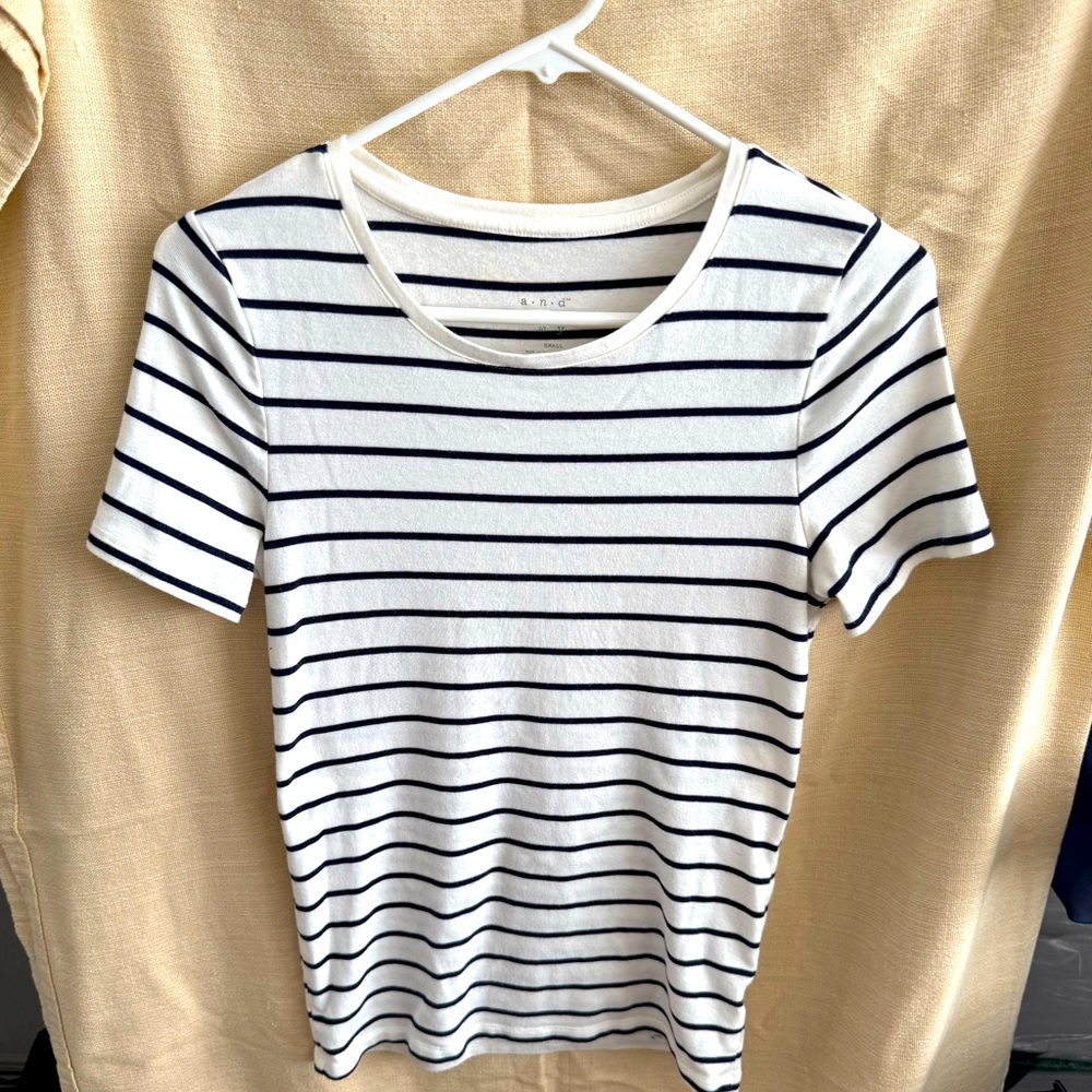 Black & White Striped T-Shirt EUC
